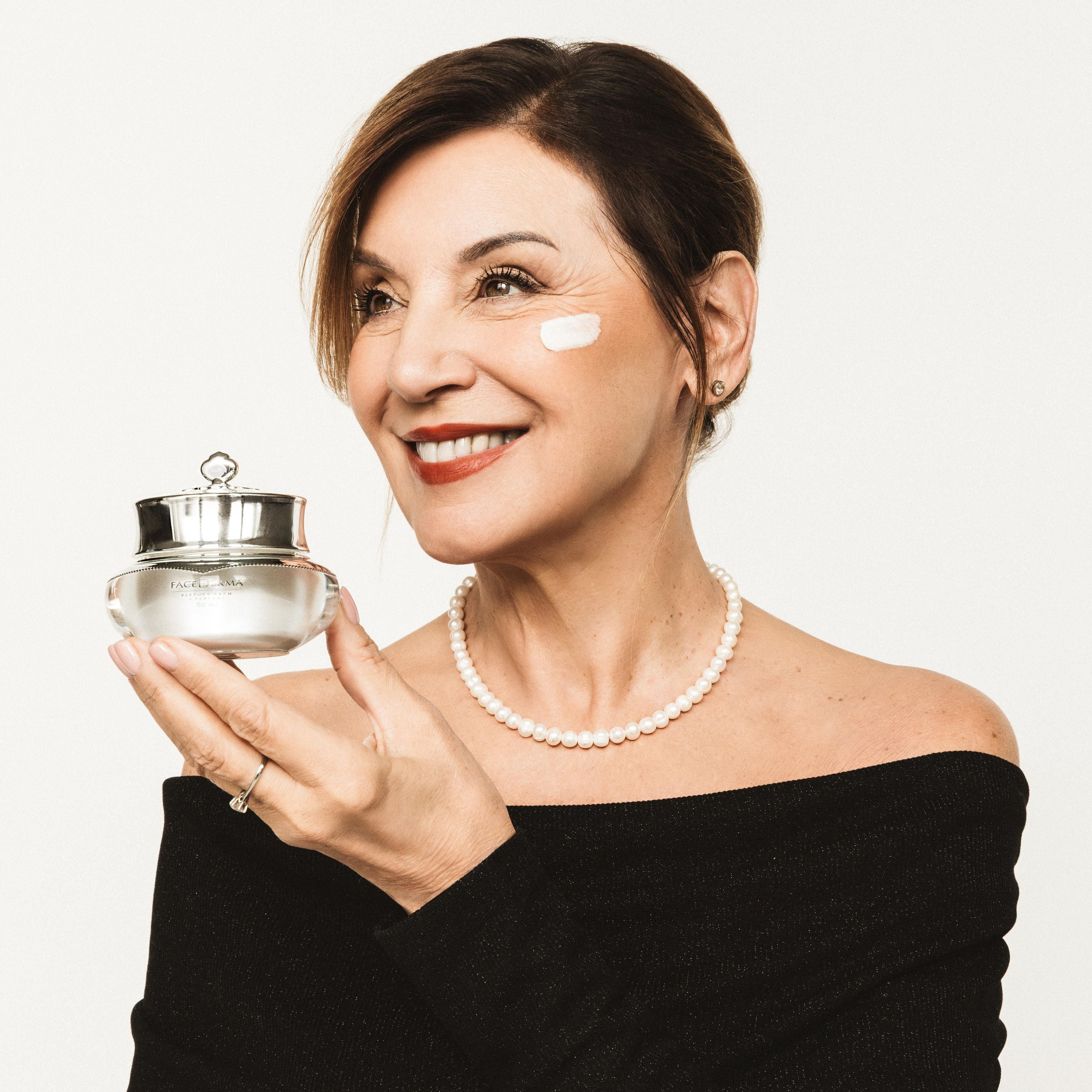 Pleťový krém s perlami a kmeňovými bunkami z alpskej ruže