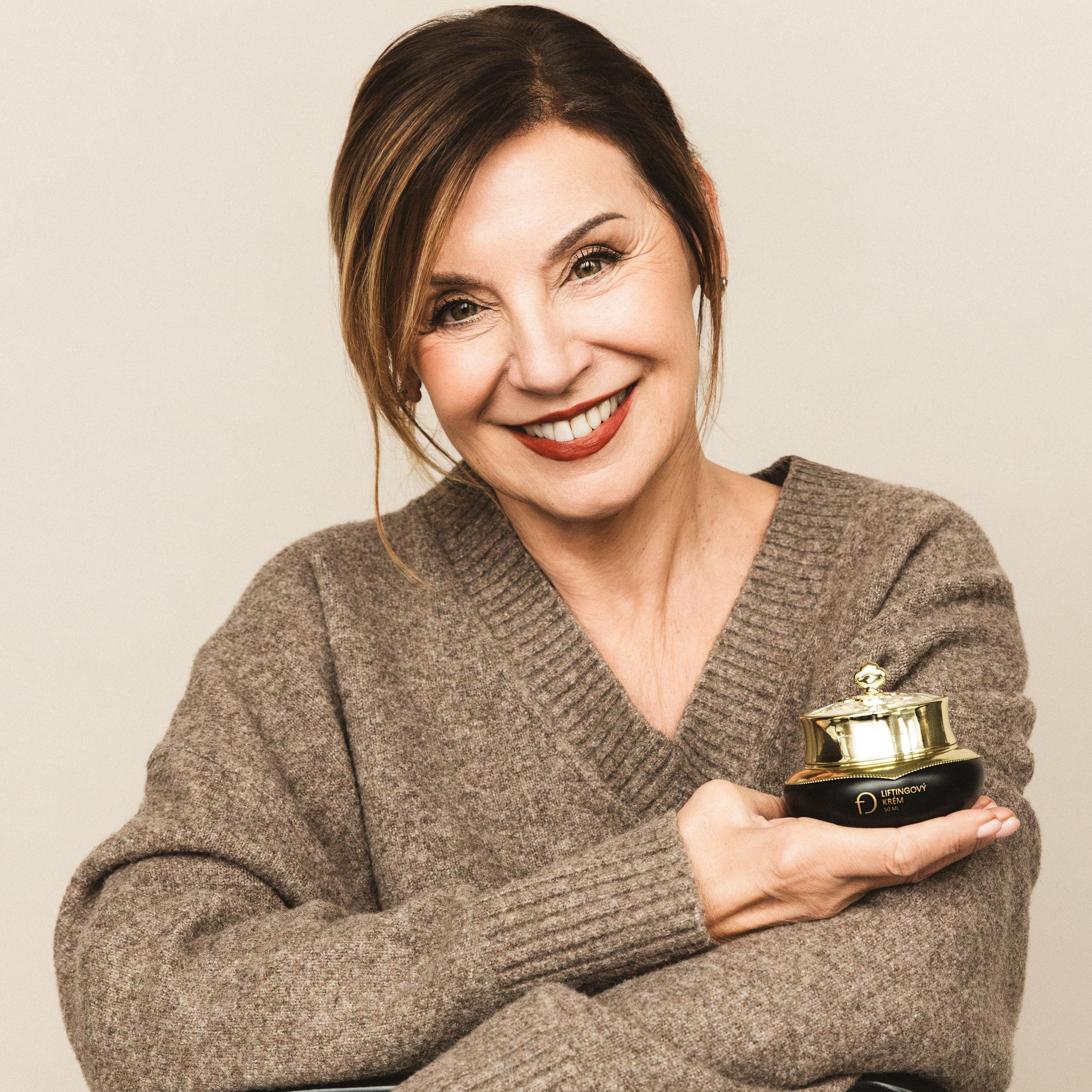 Liftingový krém pre vyhladenie vrások a spevnenie kontúr tváre