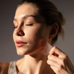 GUA SHA masážny kameň na tvár